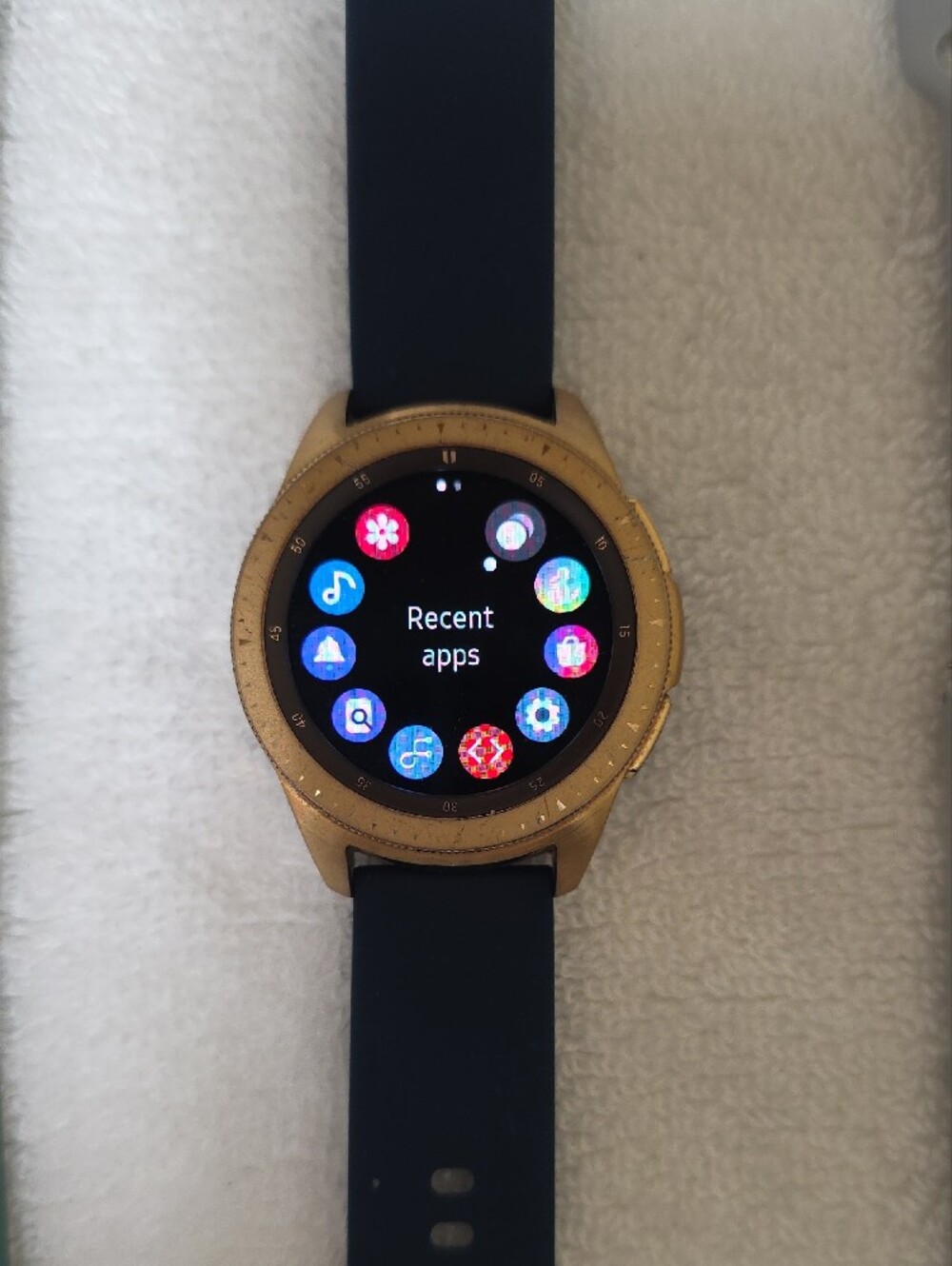 SamsungSmartwatch with Navy Band and Six Interchangeable Silicone Straps/Charger - Picture 8 of 16